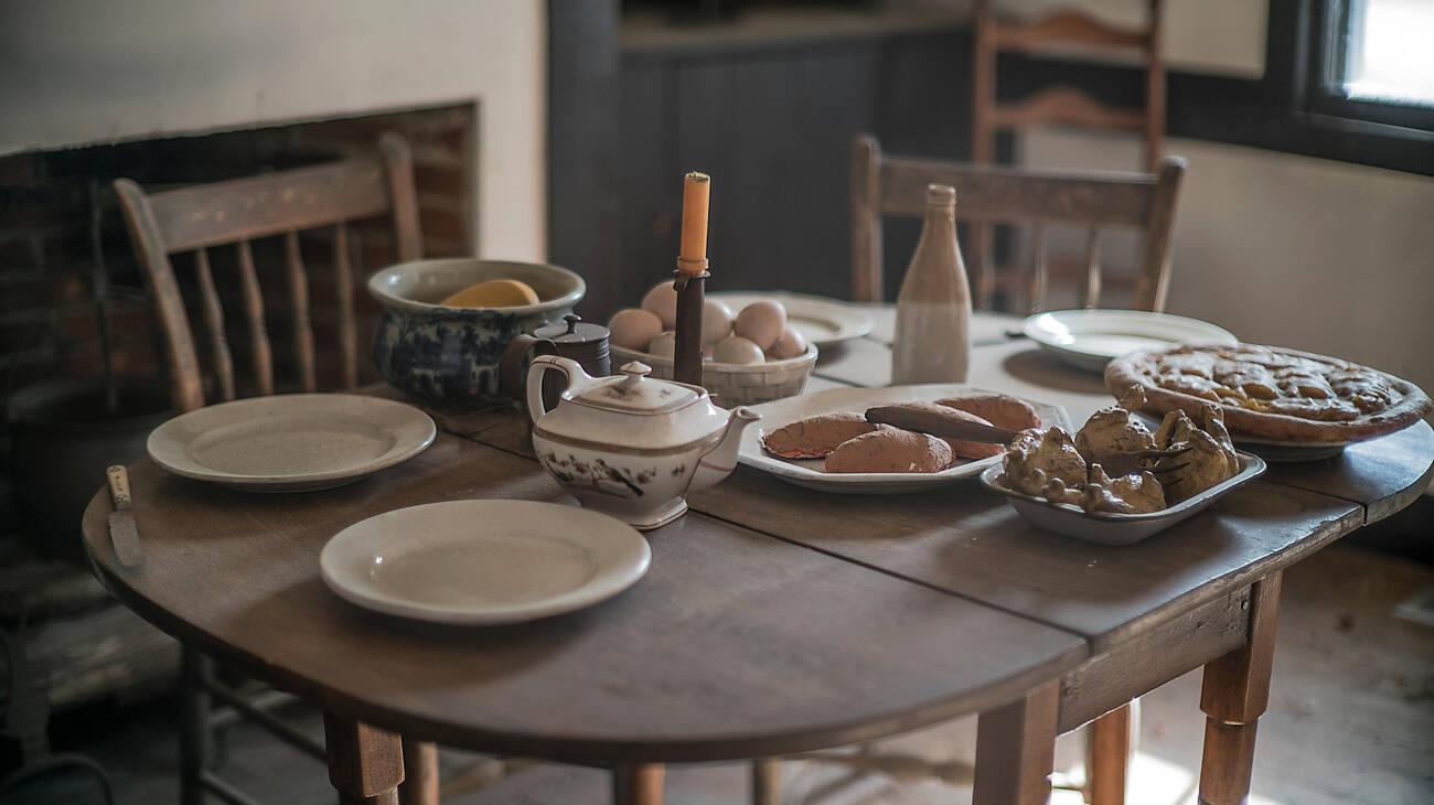 amish wedding dinner