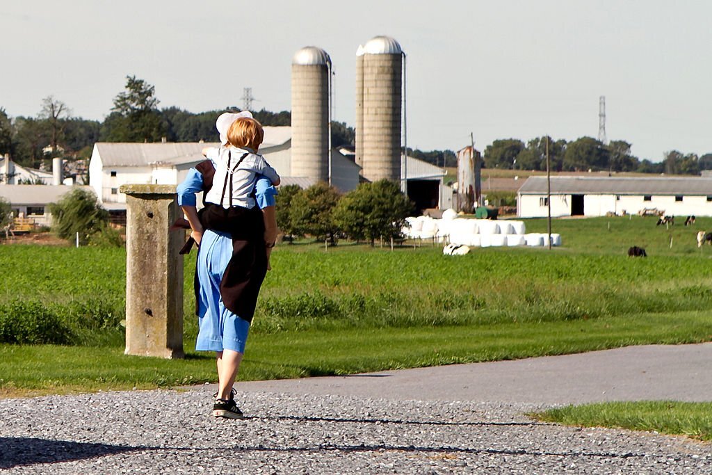 do amish dance