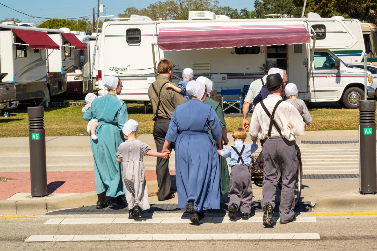 mennonite vs amish clothing